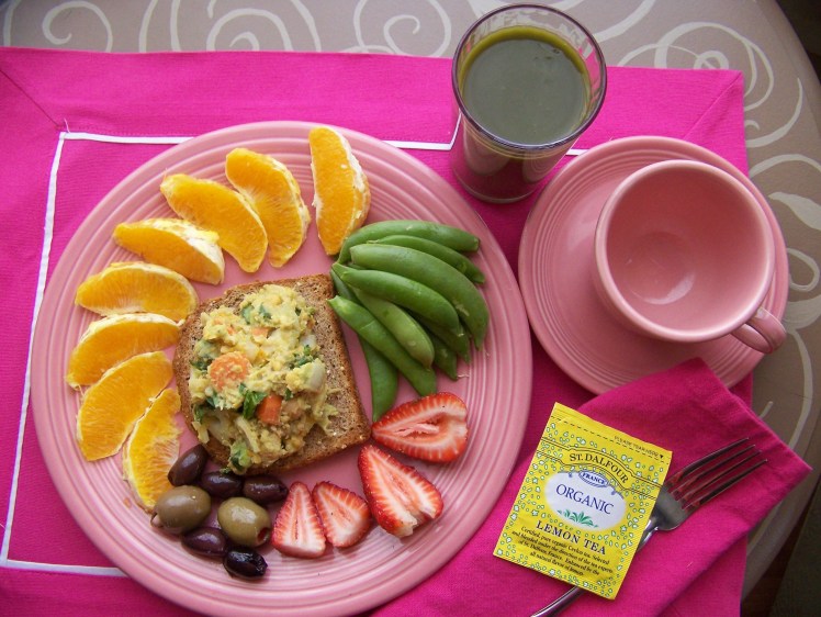 Even when I am eating alone I love to make up a fancy plate. They say that we feast with our eyes first. 